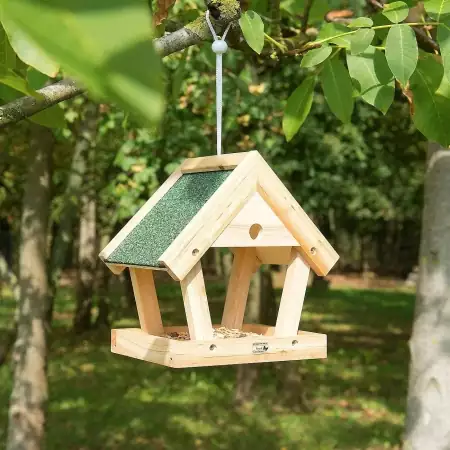 Vogelbeobachtung im Garten mit dem DIY-Set